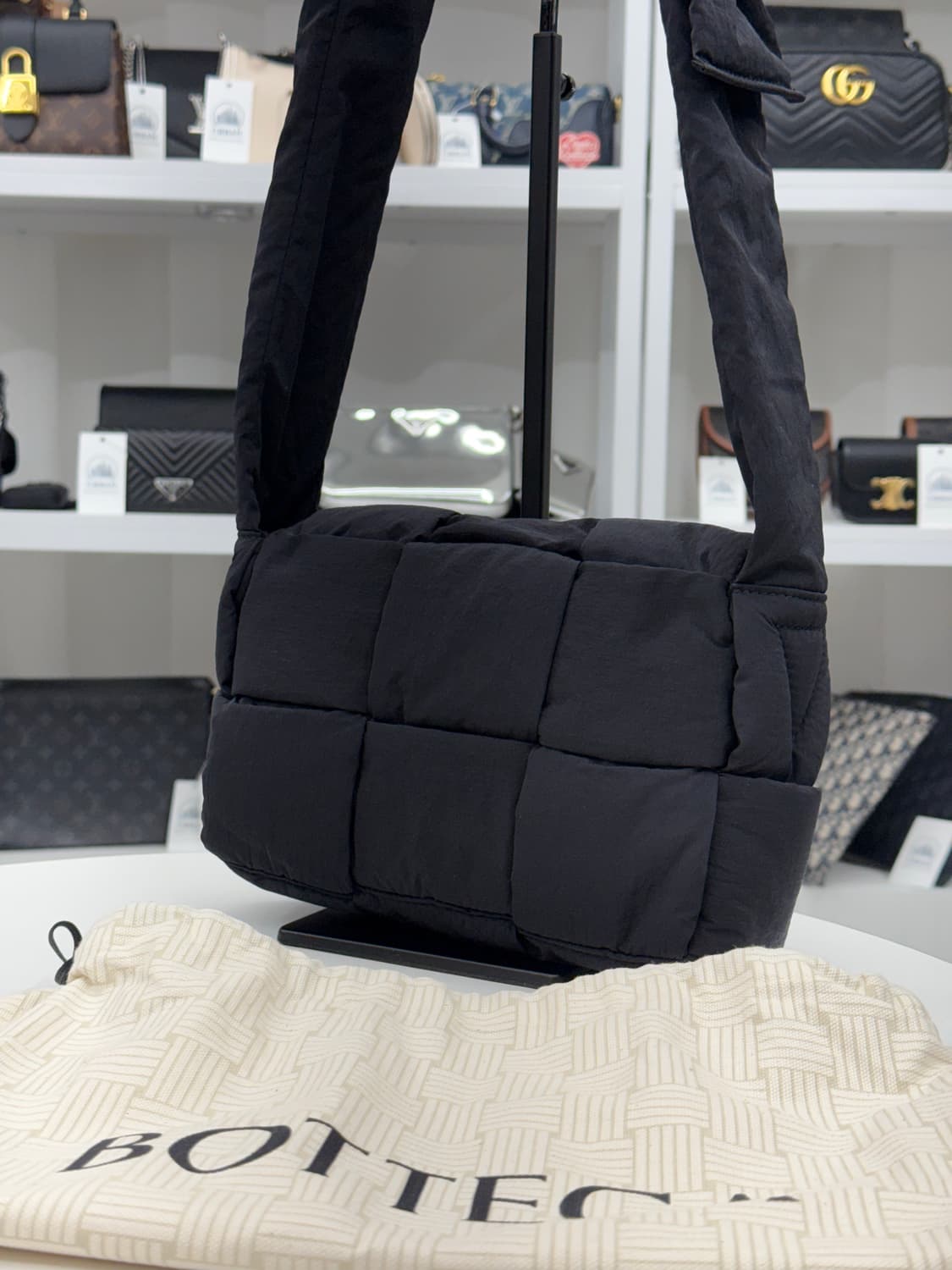 [S] 보테가베네타 패딩 테크 카세트백 상품이미지2