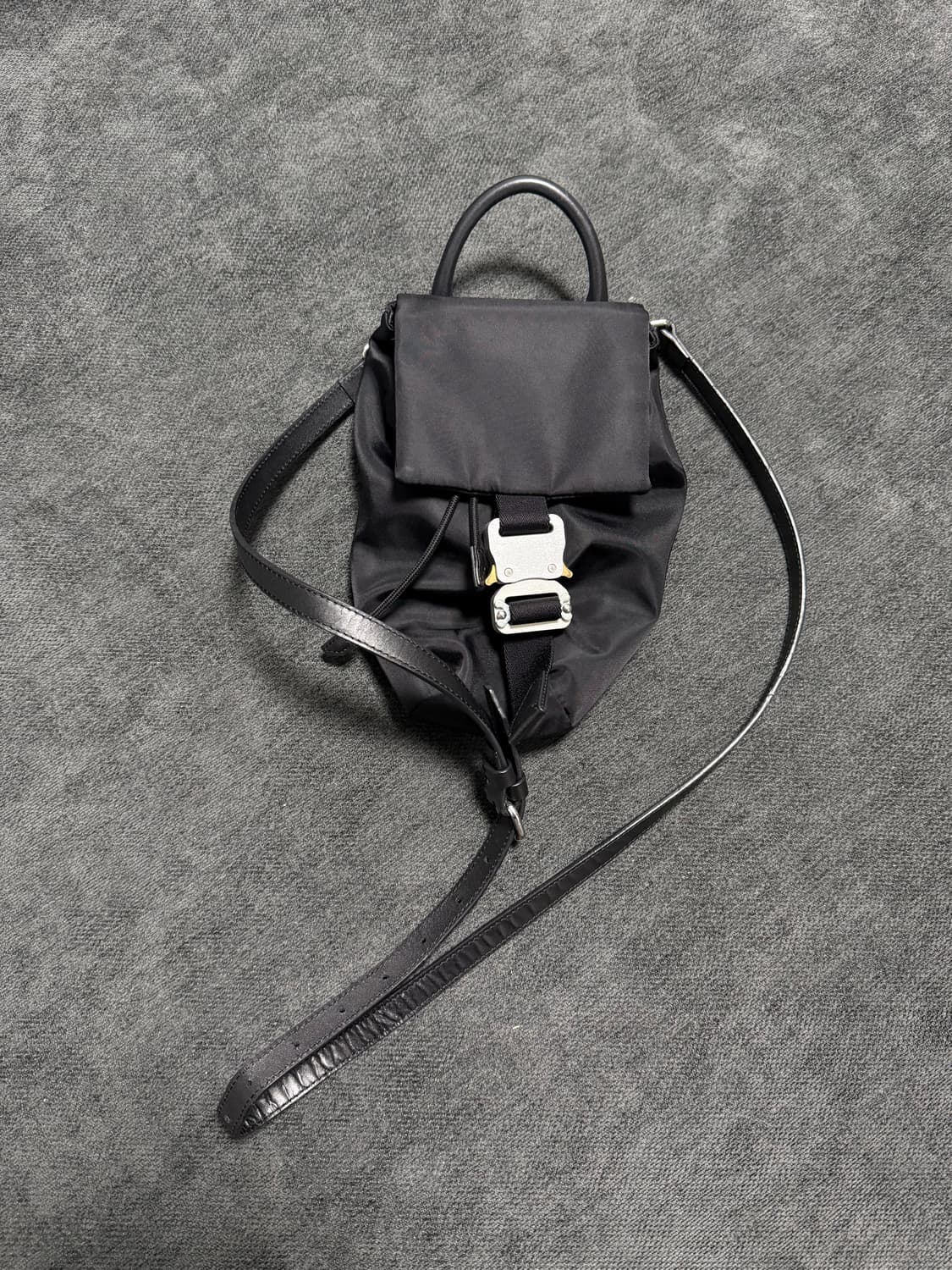 알릭스 나일론 크로스바디백 상품이미지1