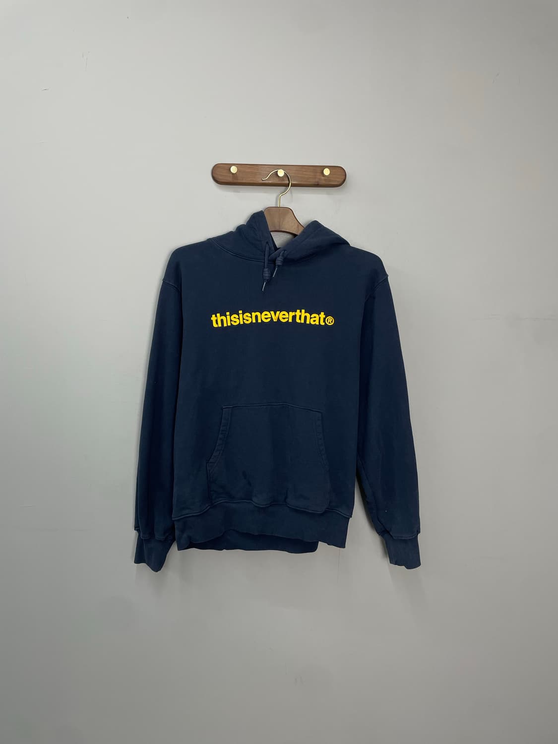 디스이즈네버댓 옐로우 자수 로고 네이비 후드티 H1667 상품이미지2