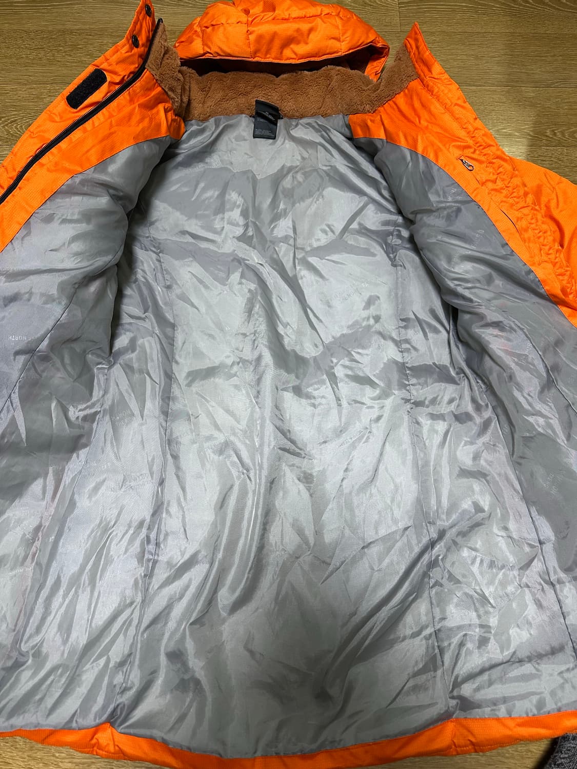 노스페이스 오렌지 900 패딩 자켓 상품이미지3