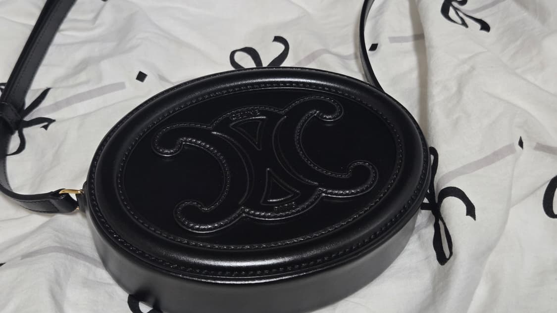 설연휴전급처가격 지나면다시가격올려요)셀린느 오벌 펄스 미니백 블랙 S급 상품이미지2