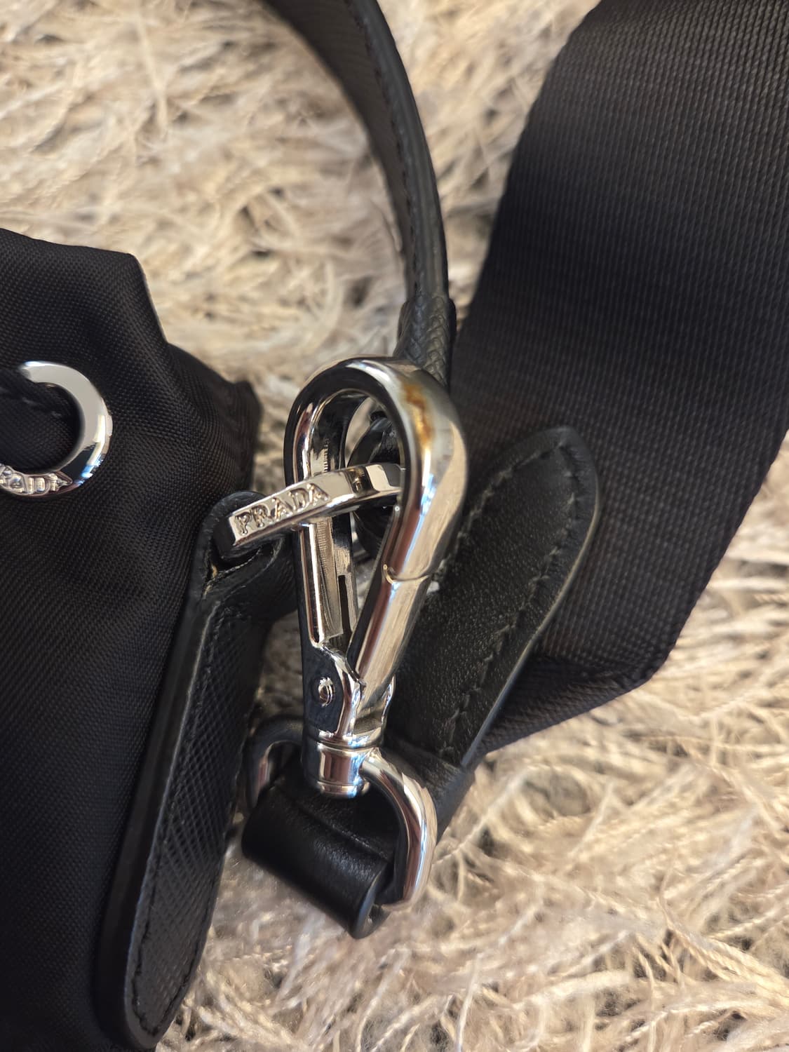 프라다 로봇패치 리미티드 에디션 버킷백(현대백화점 구입) 상품이미지5