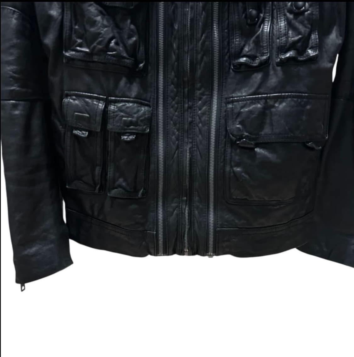 솔리드 옴므 멀티포켓 레더 블루종 엄성현 상품이미지3