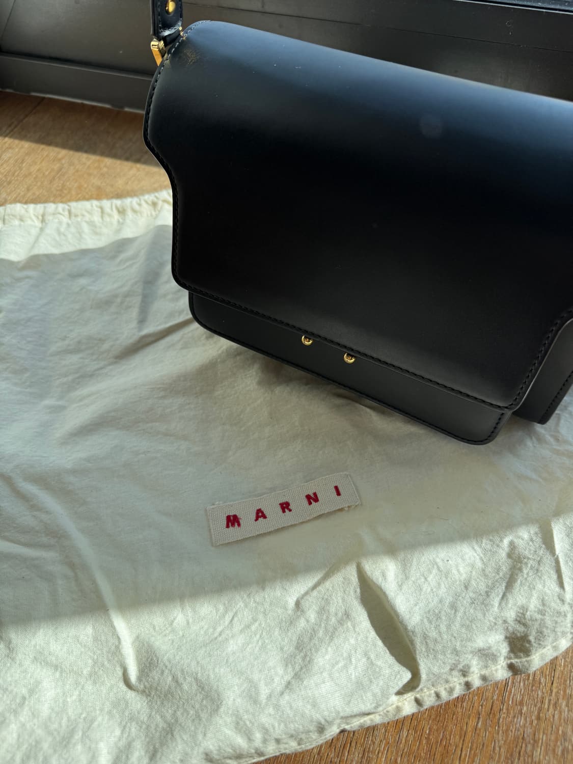 마르니 카프스킨 트렁크백 미듐 블랙 상품이미지9