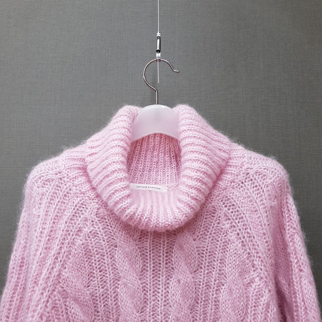 세실리에 반센 핑크 모헤어 실크 터틀넥 니트 xs-s사이즈 상품이미지3