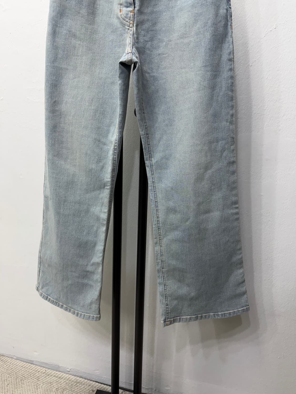 정품) 폼스튜디오 한섬 21ss 연청 데님 팬츠 S(26-27) 상품이미지3