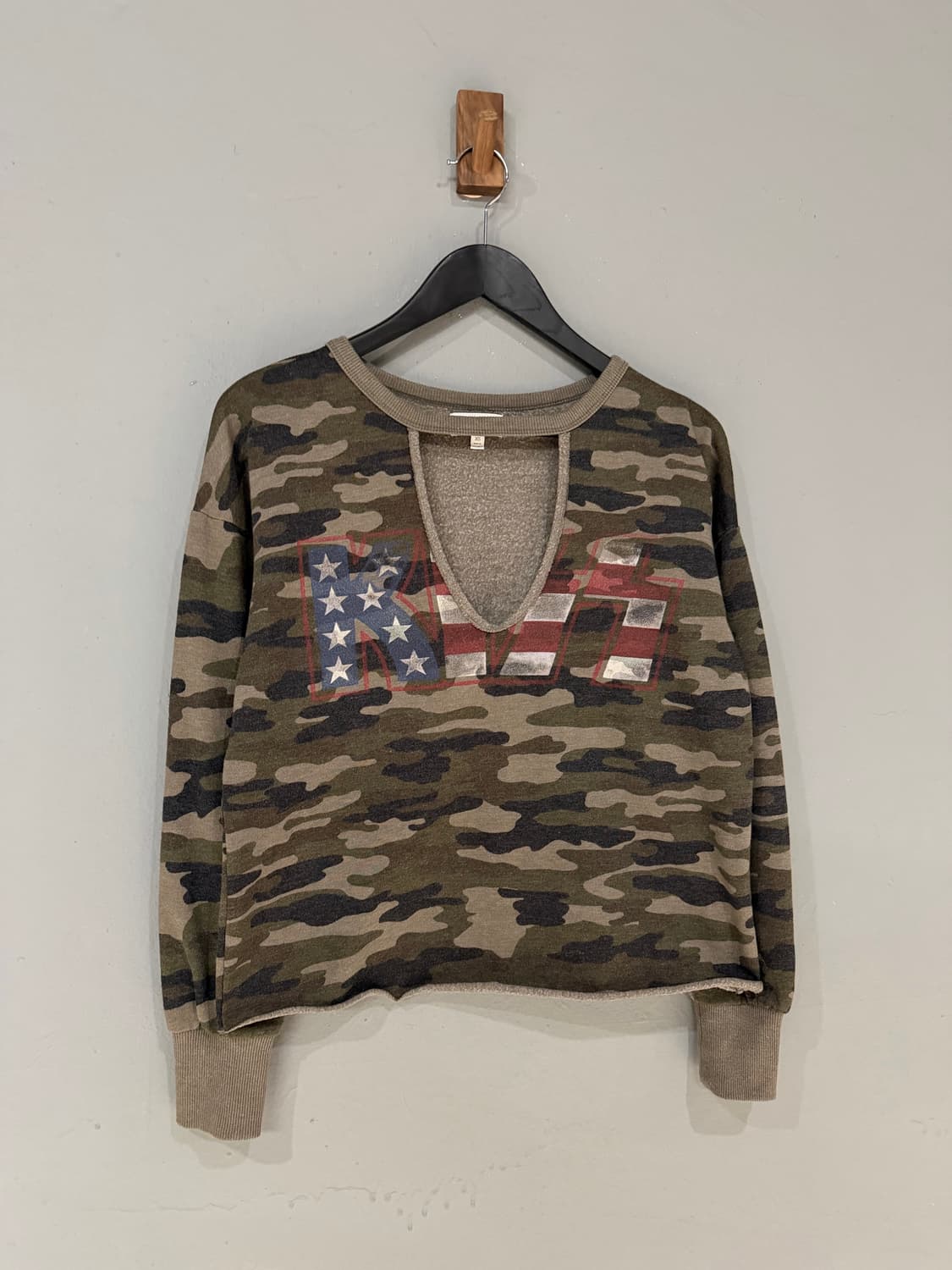 kiss lettering camo pattern sleeve 상품이미지4