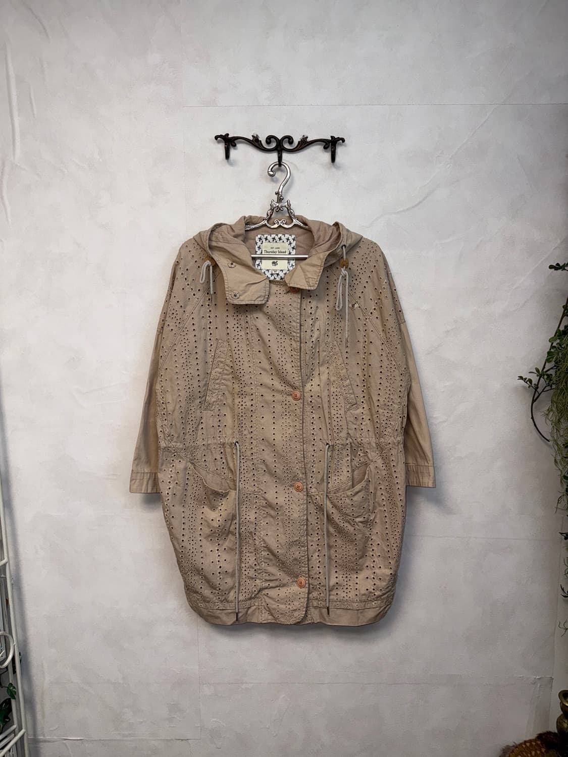 Thursday Island beige punching hood 야상 상품이미지4