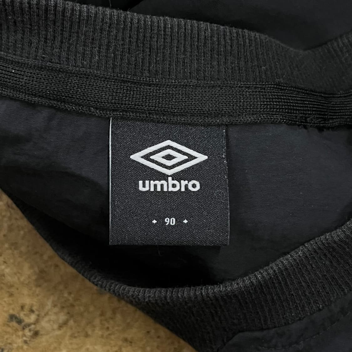 [정품/90] 엄브로 블랙 풀오버 웜업 b14 상품이미지5