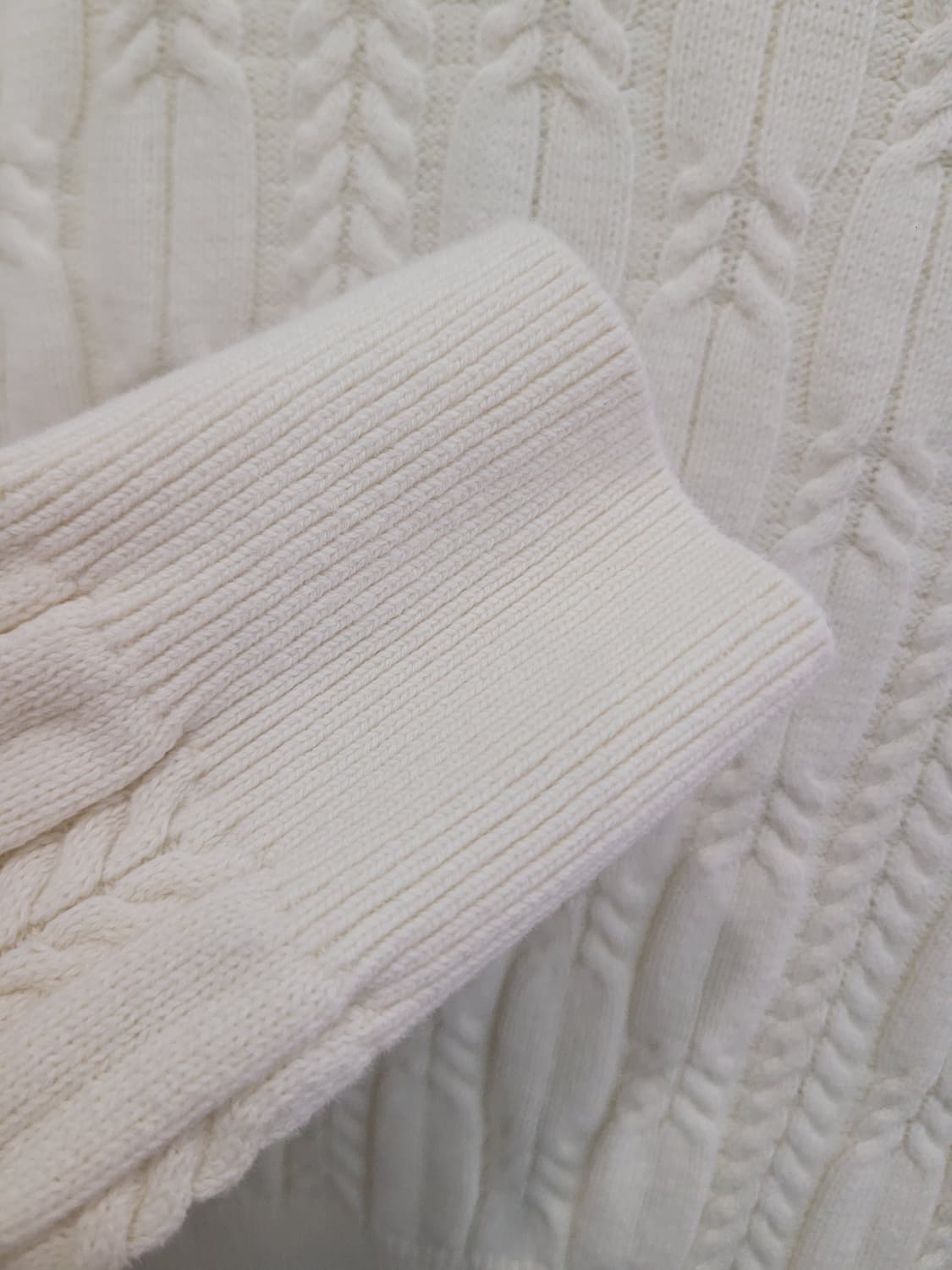 키르시 스몰체리 아이보리 케이블 크롭 니트 1사이즈 55사이즈 상품이미지5
