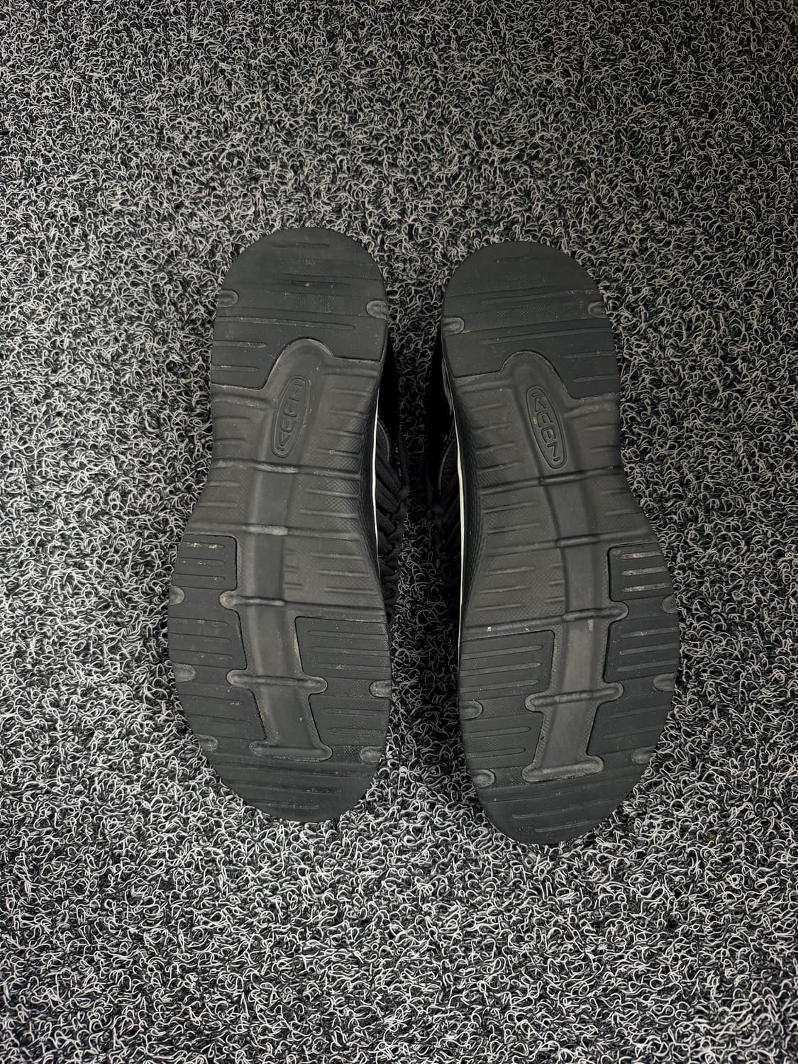 킨(KEEN) 유니크 스니커즈 - 블랙 에나멜 레이어드 (풀블랙) 상품이미지5