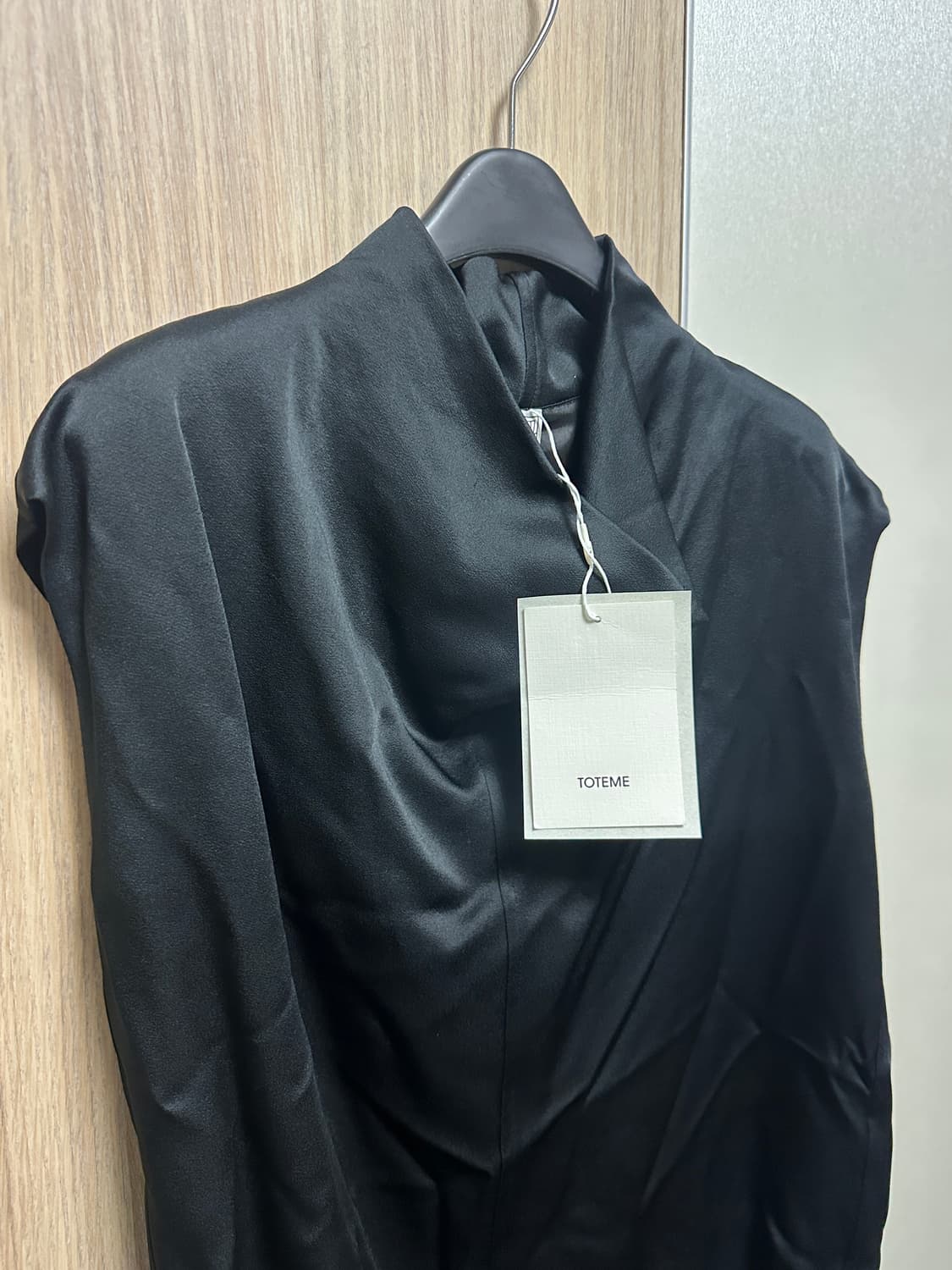 토템 퍼널넥 슬리브리스 상품이미지3