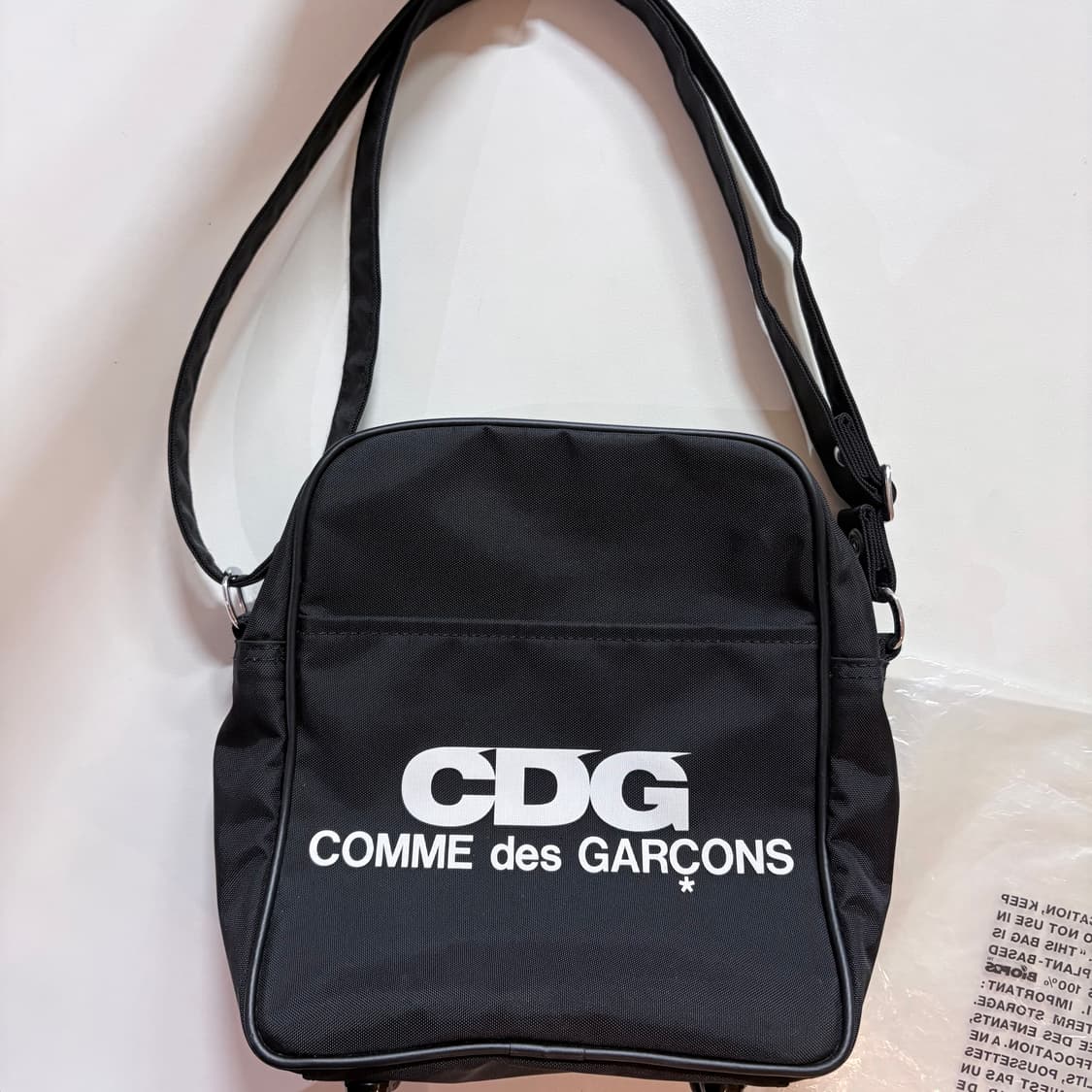 꼼데가르송 CDG 로고 스퀘어 숄더백 블랙 상품이미지3