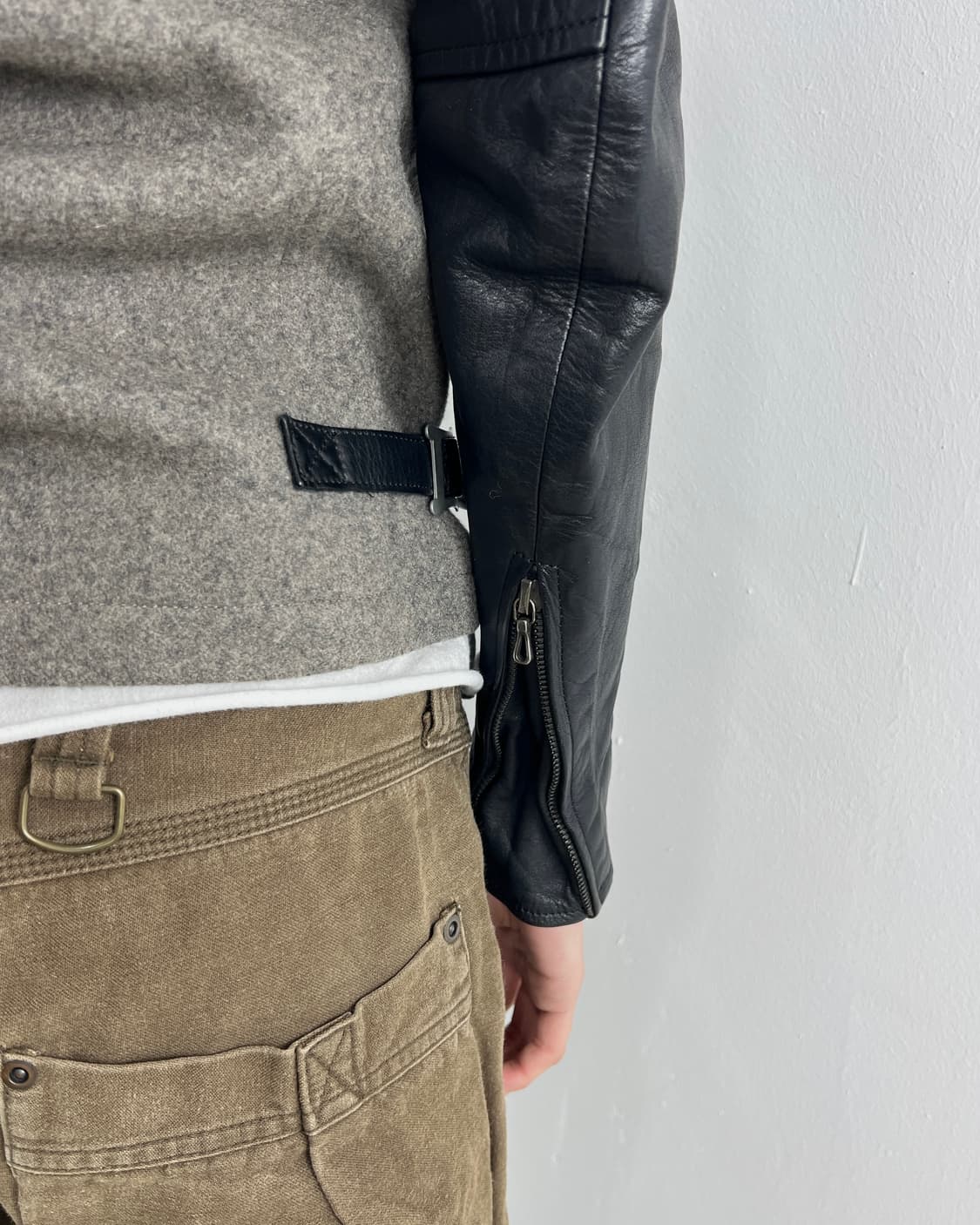 어태치먼트 (Attachment) 레더암 하이넥 멜톤 울 자켓 상품이미지4