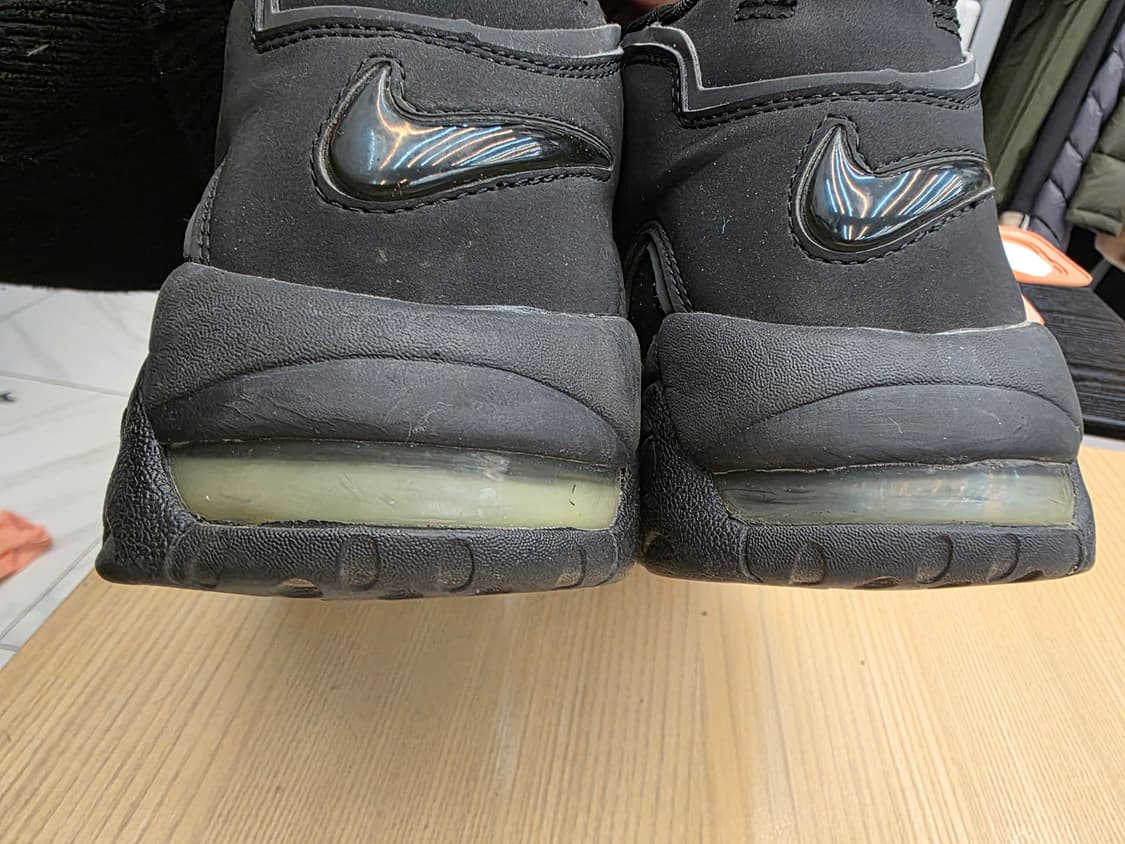 나이키 에어 업템포 트리플 블랙 275 상품이미지8