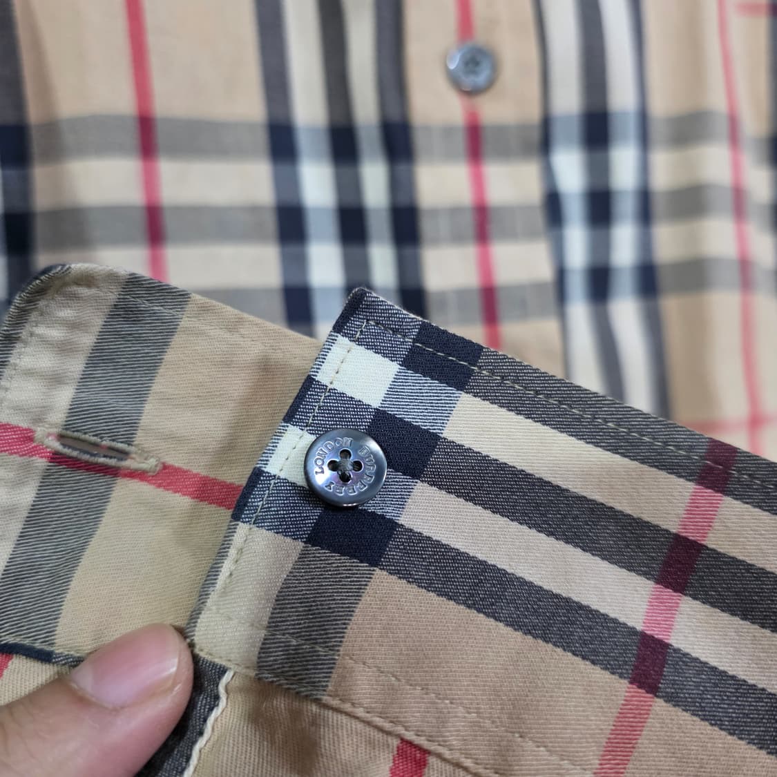 정품) 버버리 여성 클래식 체크 긴팔 숏 셔츠 세미 크롭 XL 상품이미지5