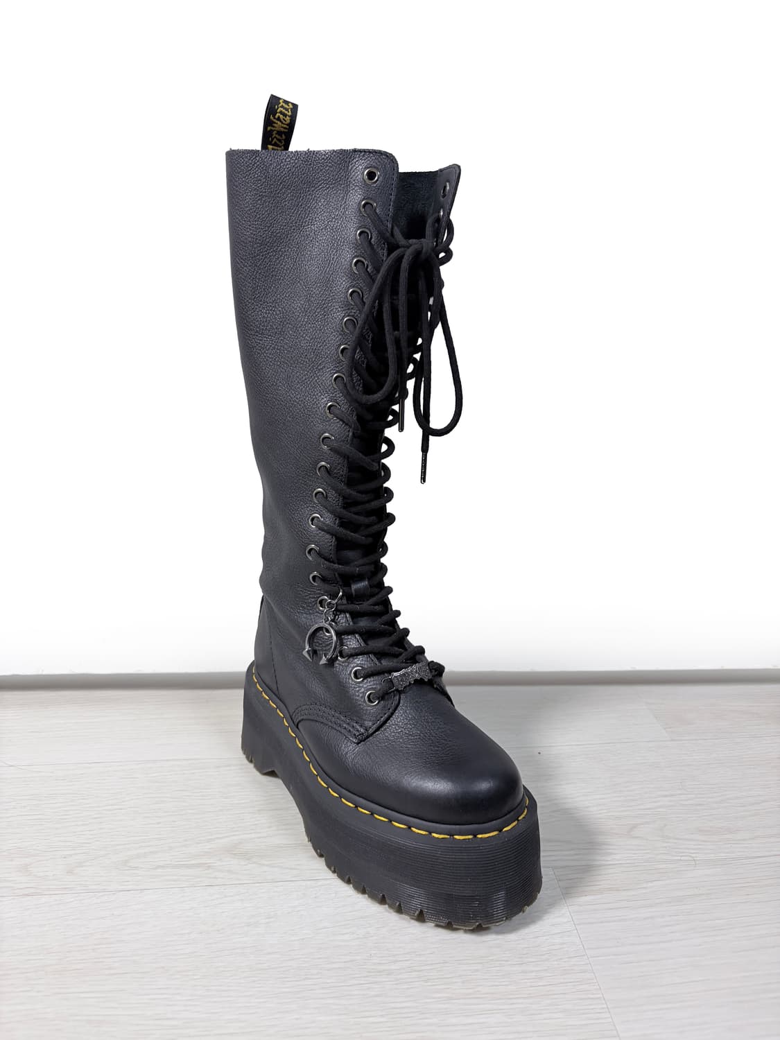 닥터마틴 x 돌스킬(Dr. Martens x Dolls Kill) 20홀 상품이미지1