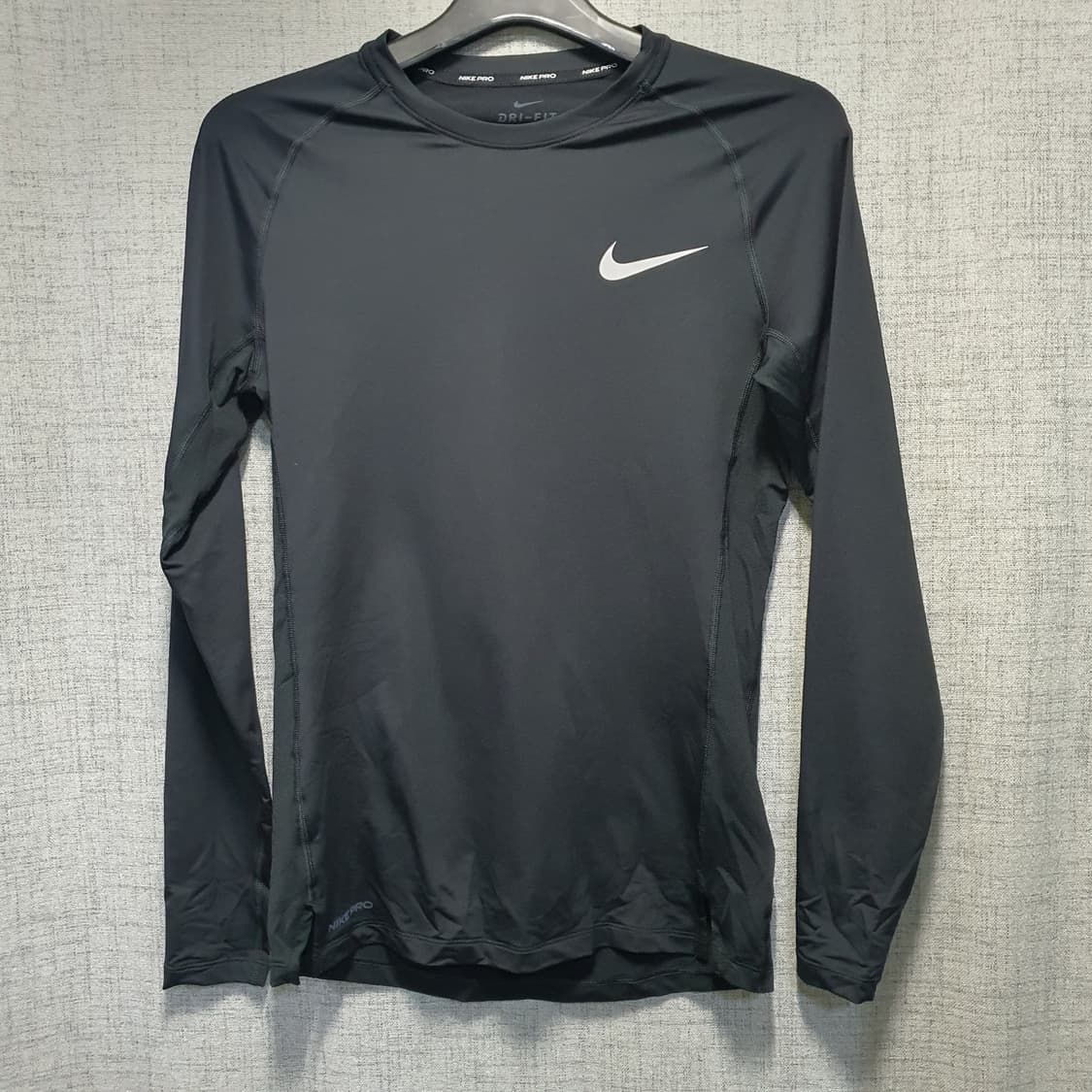 나이키 스우시 드라이핏  컴프레션 긴팔티  상품이미지1