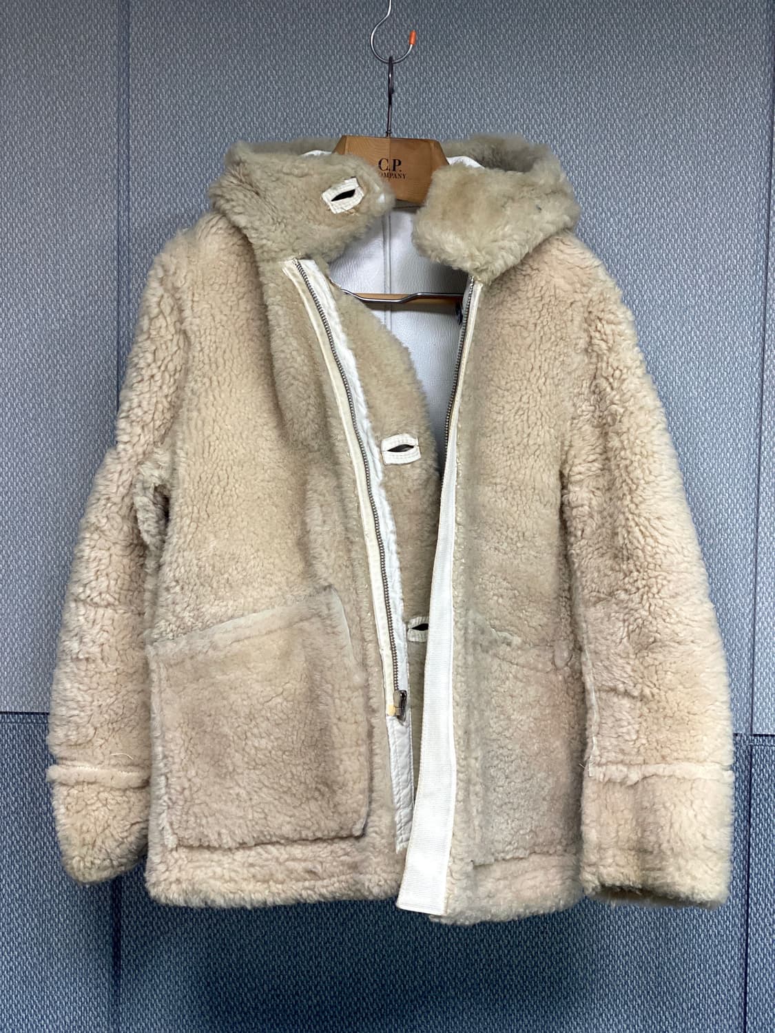  스톤아일랜드 크랙효과 천연가죽 양모안감 와펜 후드 무스탕 100 사이즈 상품이미지2