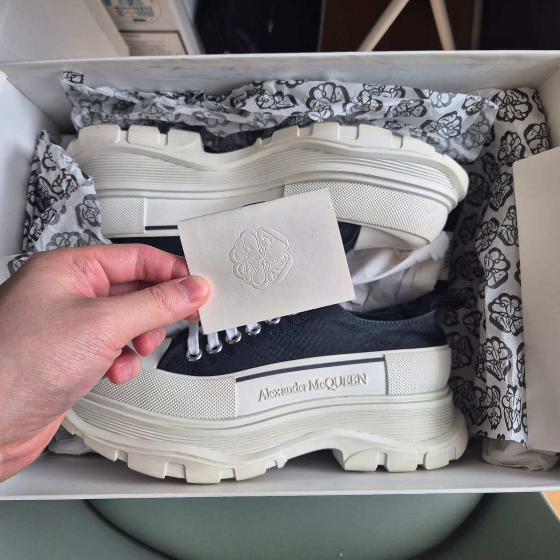 (풀패키지)알렉산더 맥퀸 트레드슬릭 40사이즈 판매합니다. 상품이미지3