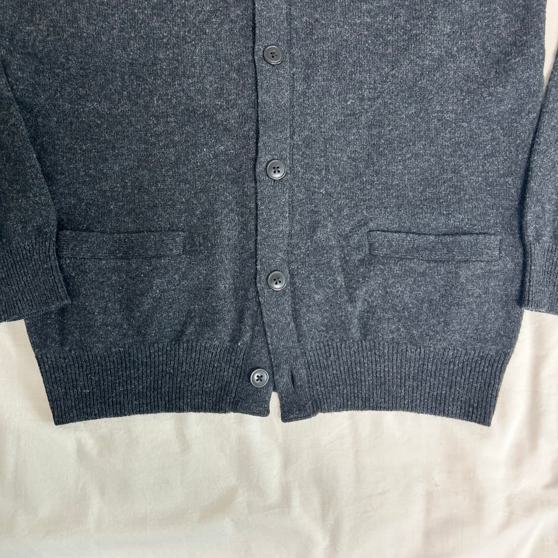 [여성55-66] 일본판 라코스테 램스울 가디건 차콜 상품이미지4