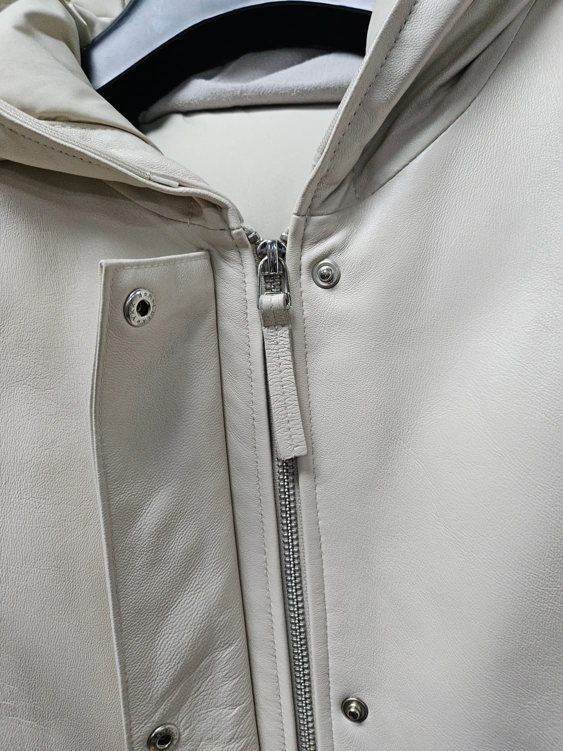 셀렙샵  아이보리 후드 양가죽 롱 구스패딩 코트  55 상품이미지2