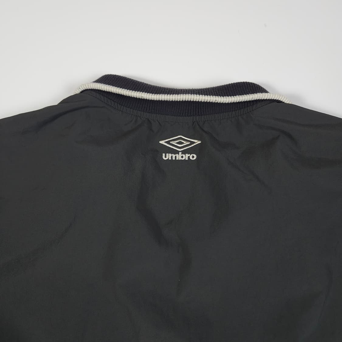 엄브로 빅로고 아노락 바람막이  상품이미지3