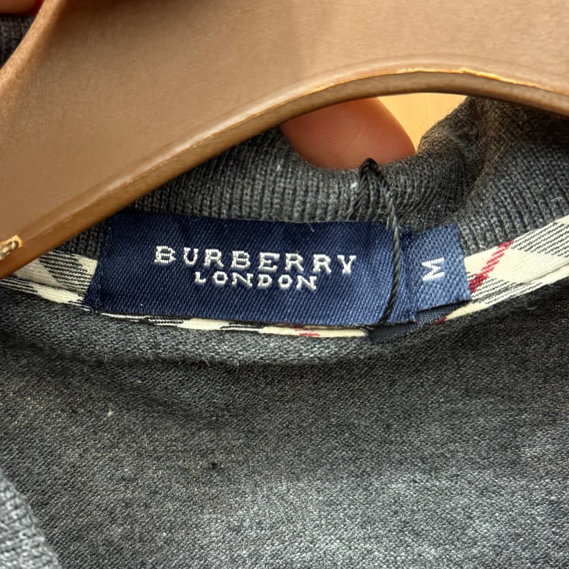 버버리 런던 카라 반팔 티셔츠 체크 배색 로고 자수 디테일 그레이 상품이미지7