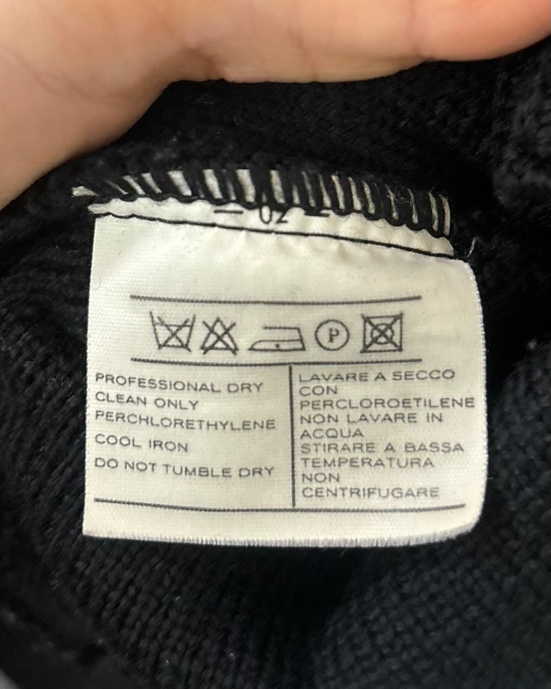 살바토레 페라가모 블랙 라운드넥 실버 포켓 버튼 가디건  상품이미지8