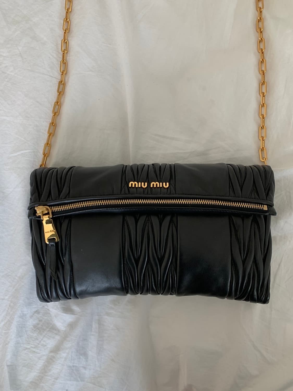 미우미우 마틀라쎄 체인 플랩 크로스백 숄더백 상품이미지1