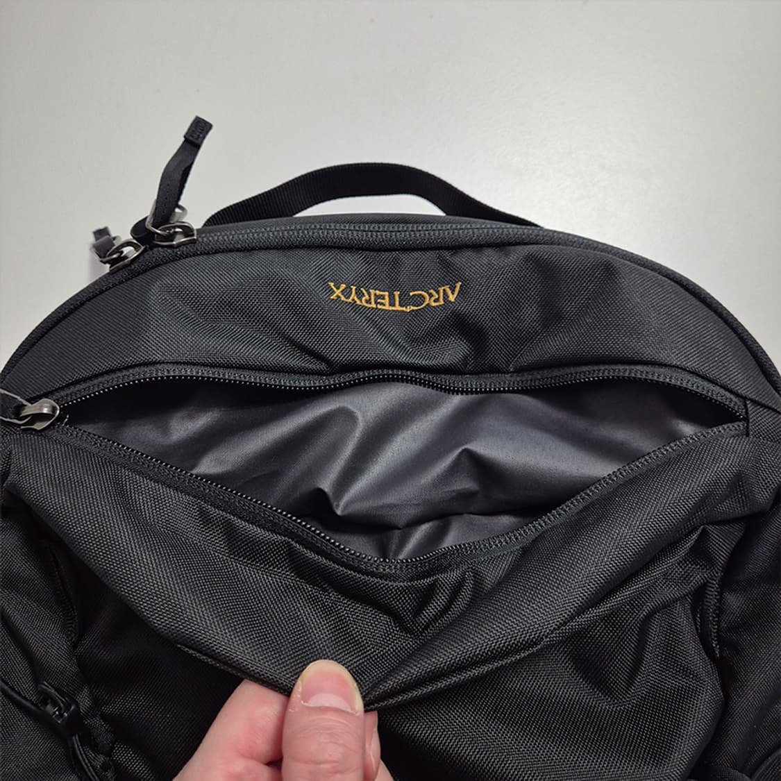  아크테릭스 맨티스 16L 경량 백팩 SS26 블랙 상품이미지4