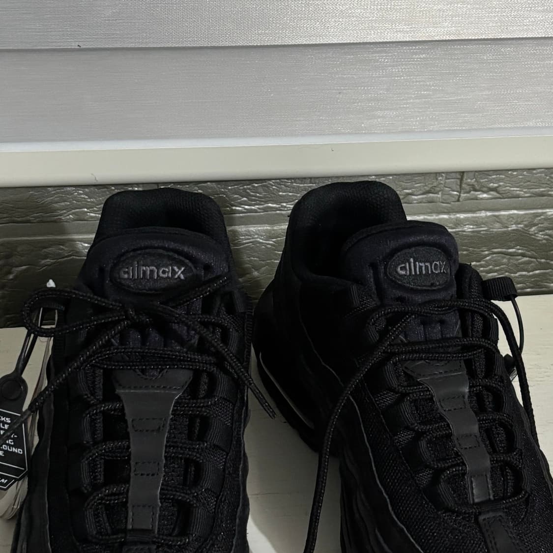 에어맥스95 에센셜 트리플 블랙 265사이즈 상품이미지2