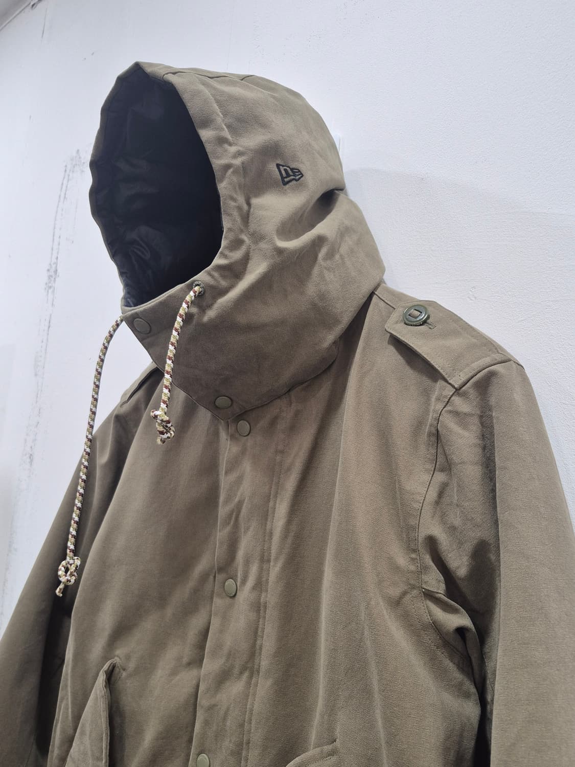 뉴에라 구스다운 롱패딩 파카 점퍼 카키색 남성 95~100사이즈 상품이미지2