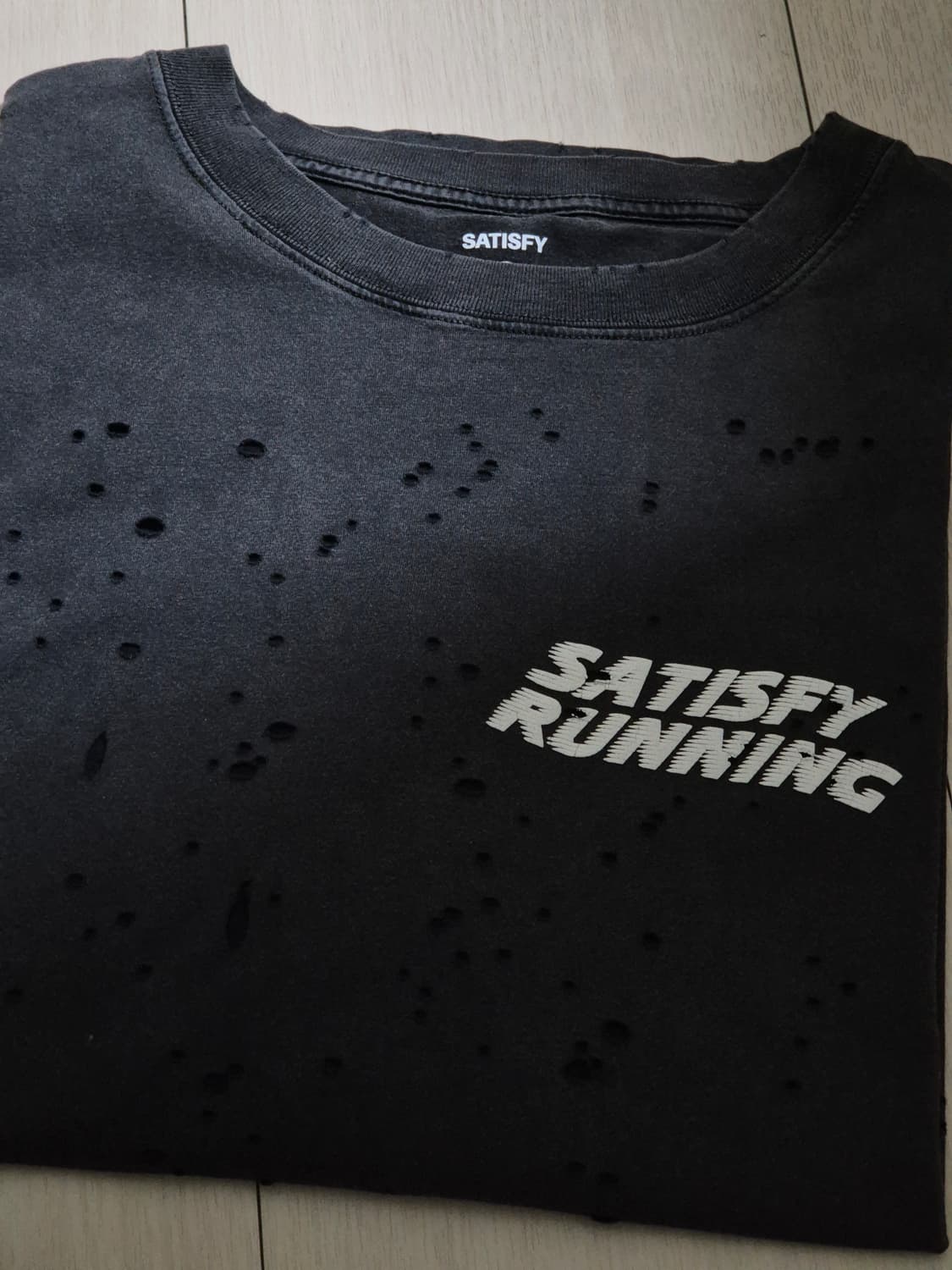 새티스파이 모스테크 티셔츠 에이즈드 블랙 M 급처 상품이미지1