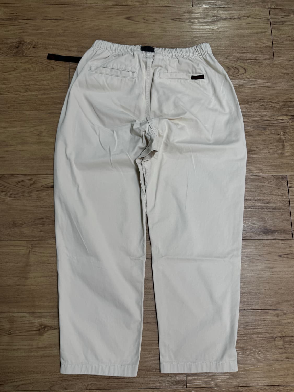 [M]그라미치 루즈 테이퍼드 팬츠 아이보리 상품이미지3