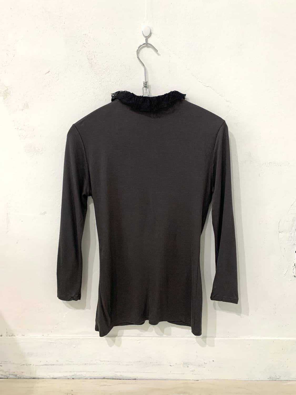 Feminine Charcoal Ruffle Blouse 상품이미지9