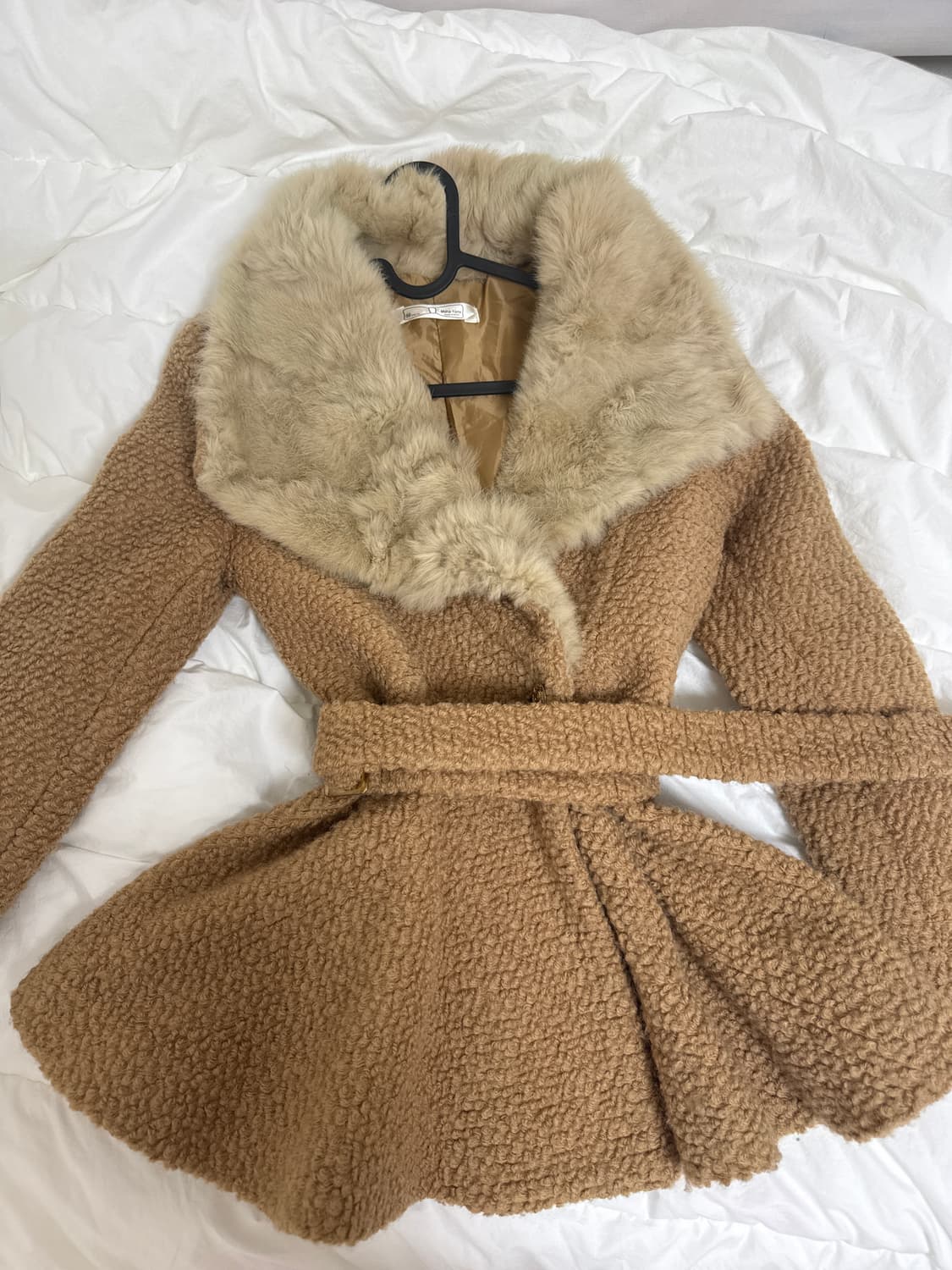 슈가슈가룬 라떼 갸루 베이지 퍼코트 상품이미지1