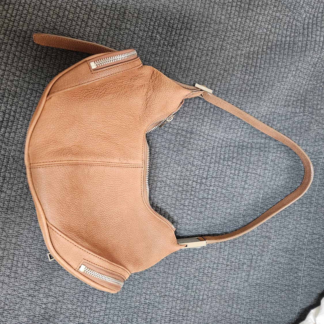 오소이 osoi 카고 호보백 cargo hobo 누벅 브라운 상품이미지3