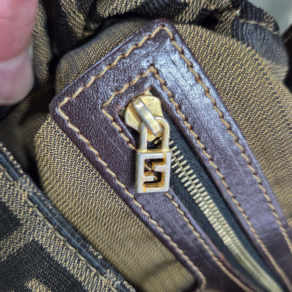 펜디 쥬카 맘마 바게트 숄더 상품이미지9