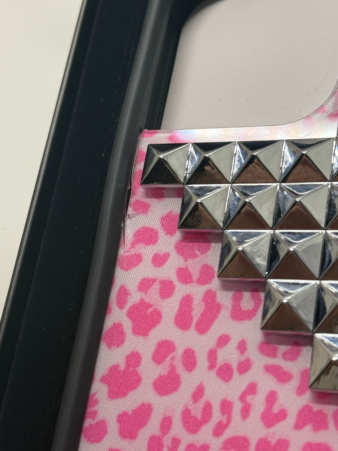 (새상품) 와일드플라워 갸루 핑크 스터드 16프로 케이스 상품이미지3