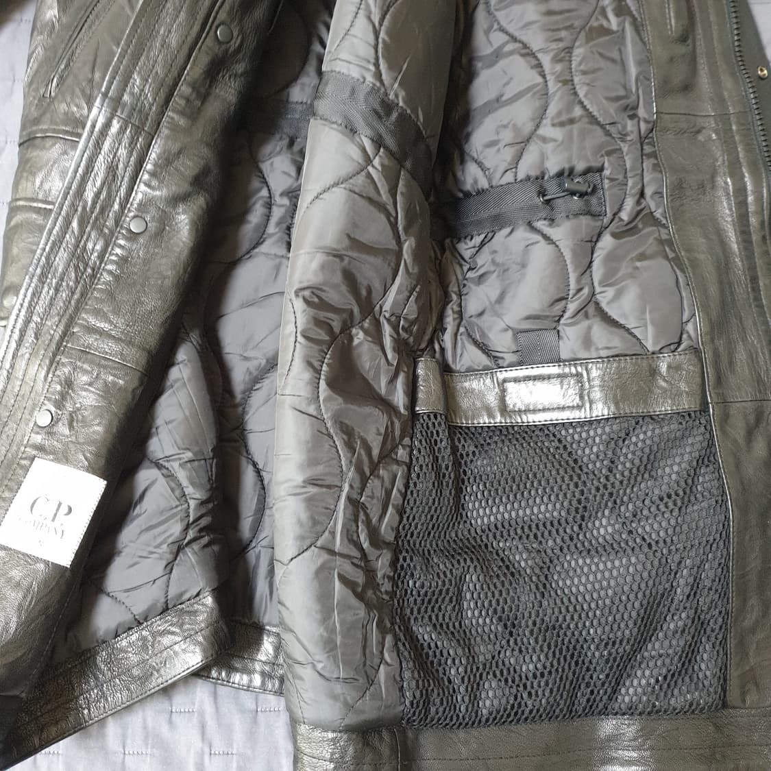 CP 컴퍼니 가죽 롱 코트 상품이미지4