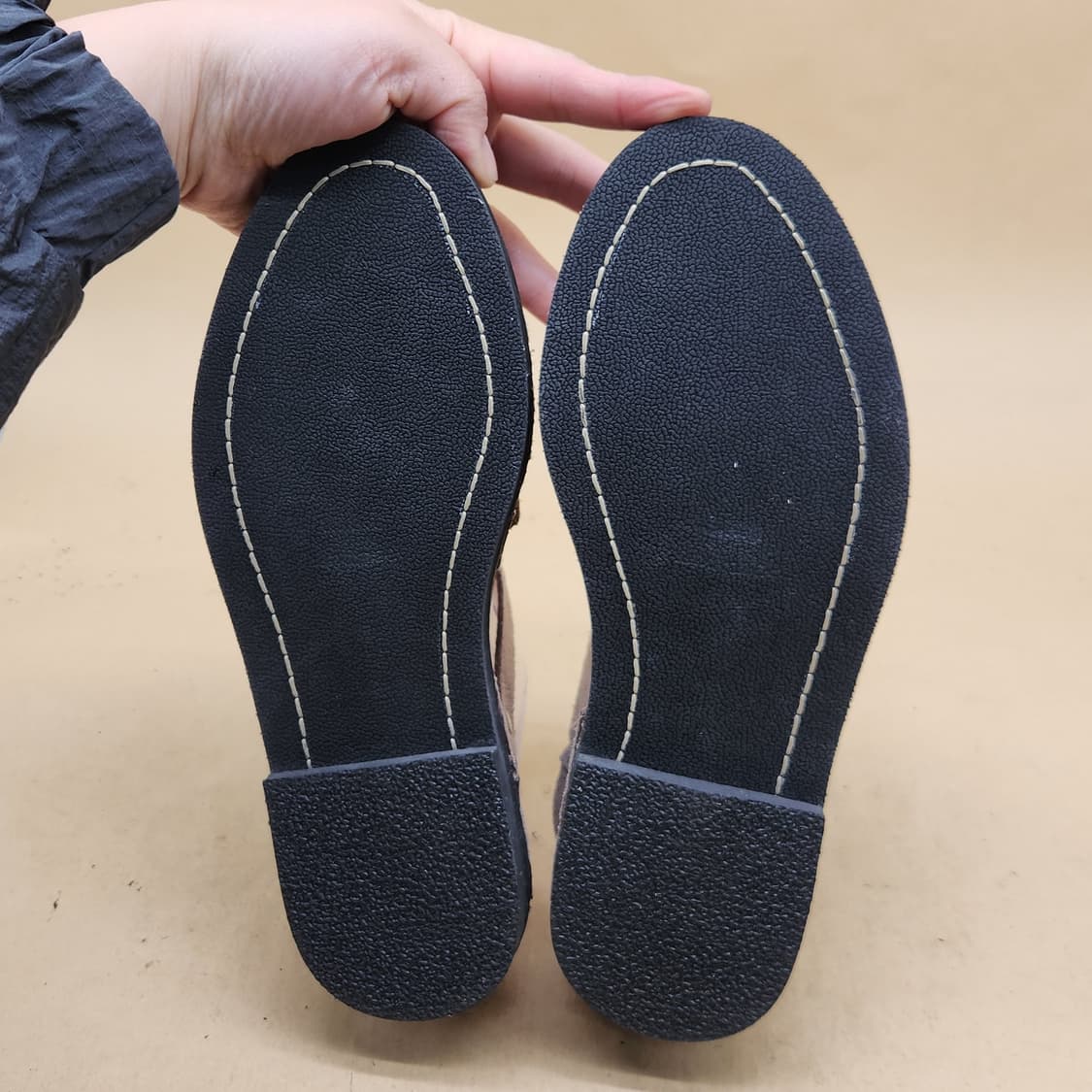 코모레비 뮤지엄 스웨이드  스트랩 샌들240 상품이미지3