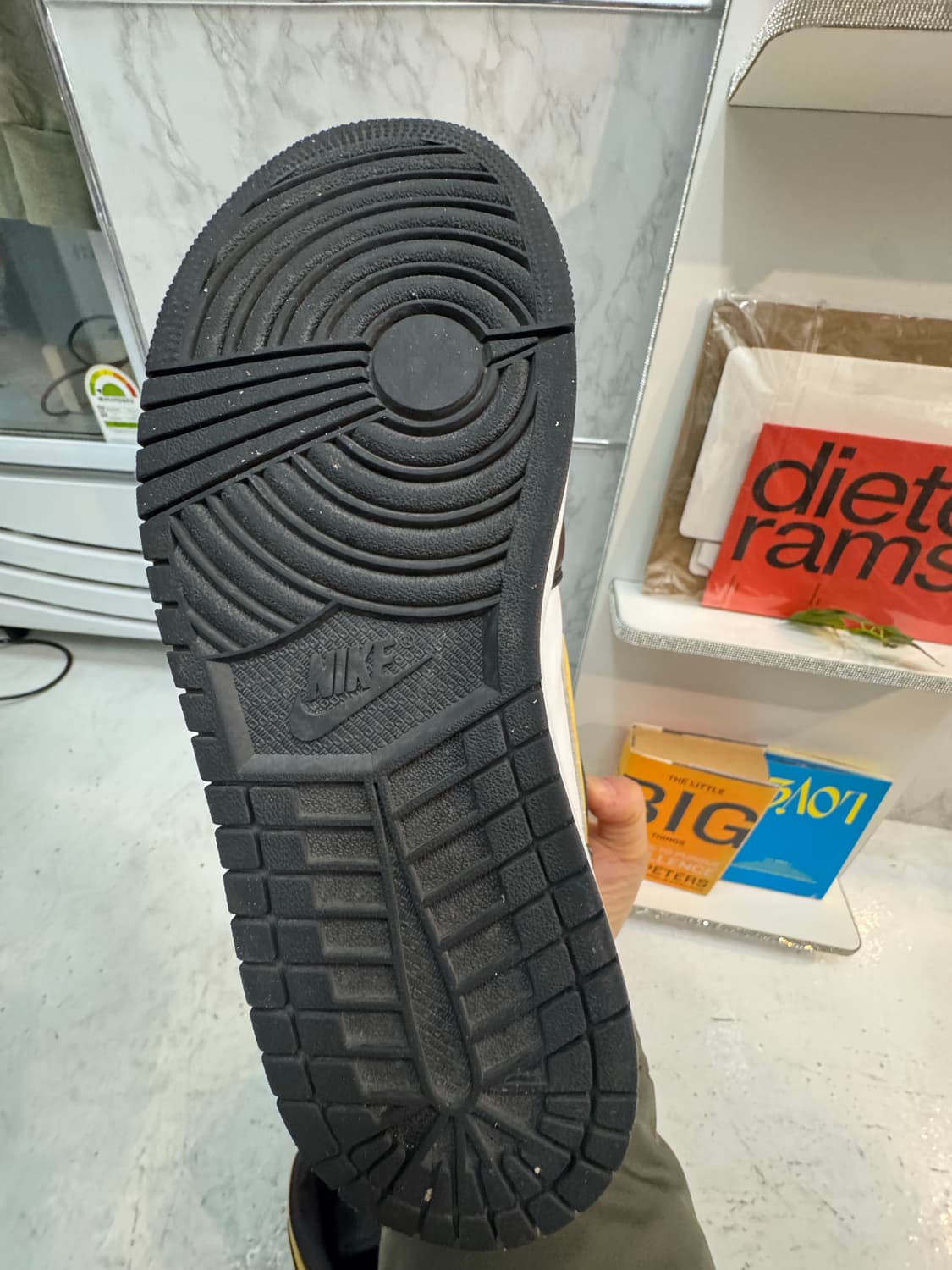 🟡 Nike Air Jordan 1 Mid ‘Taxi’ (블랙/오프화이 상품이미지10