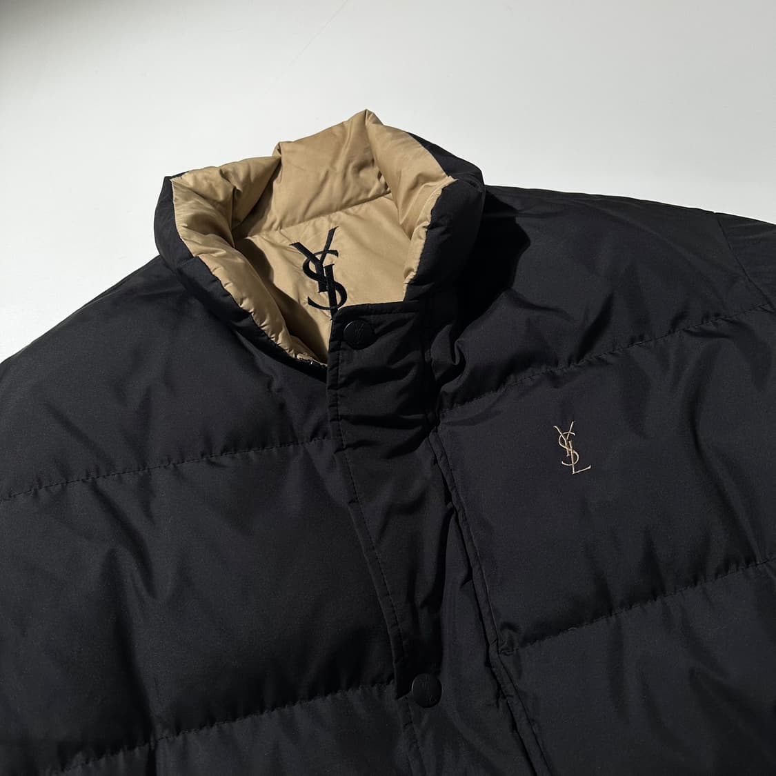 입생로랑 덕다운 체스트로고 패딩 블랙 상품이미지3