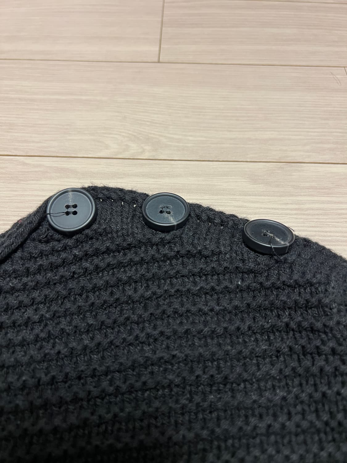 Vampire Weekend 블랙 니트 스웨터 / F 숄더 버튼 디테일 상품이미지2