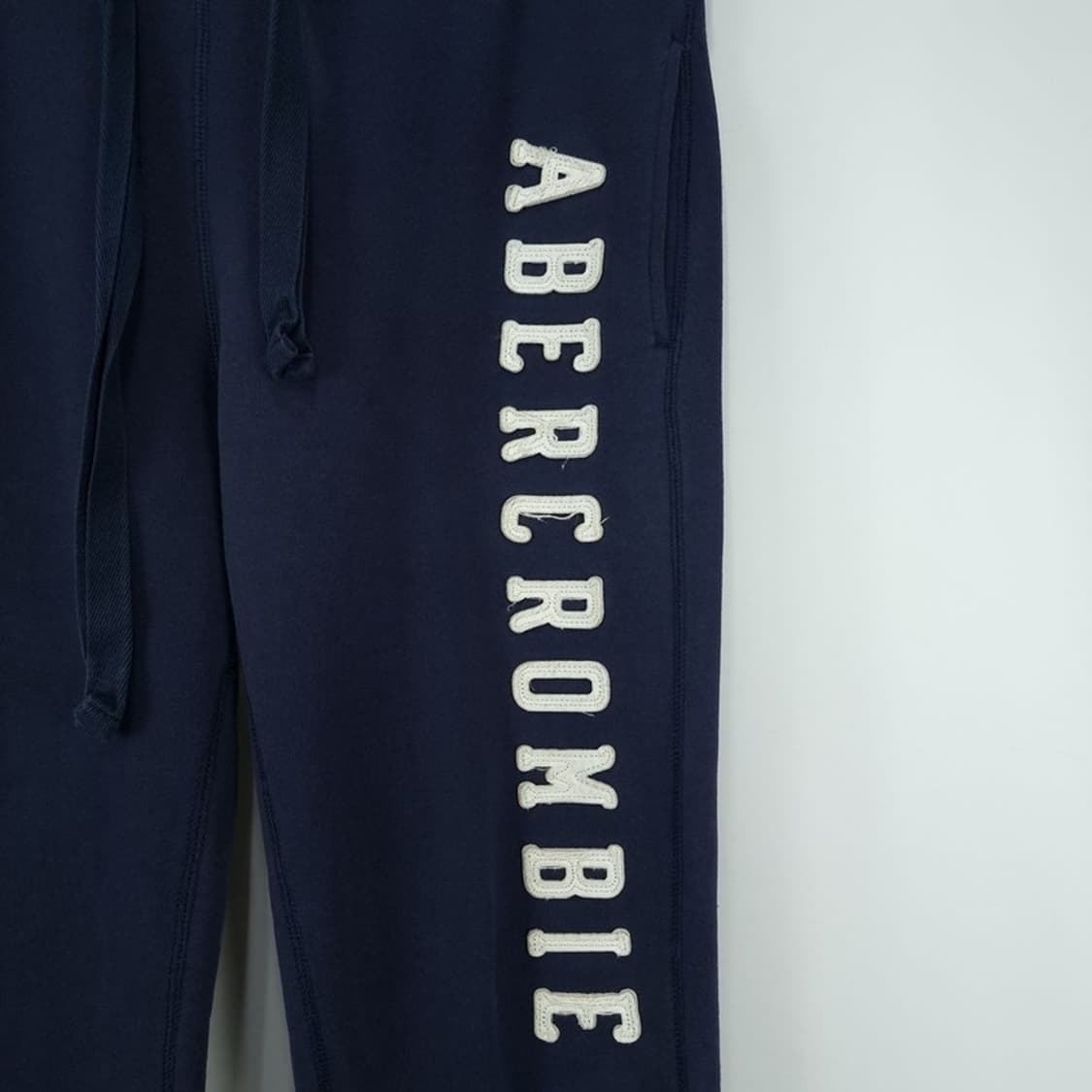 [아베크롬비] Y2K 빈티지 로고 패치 스웻 팬츠 네이비 M20042 상품이미지7