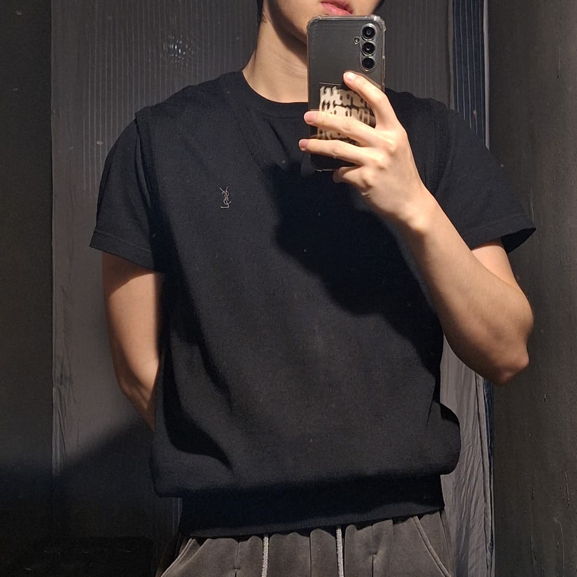 YSL 입생로랑 뿌르옴므 블랙 로고자수 캐주얼 브이넥 니트조끼 니트베스트 상품이미지1