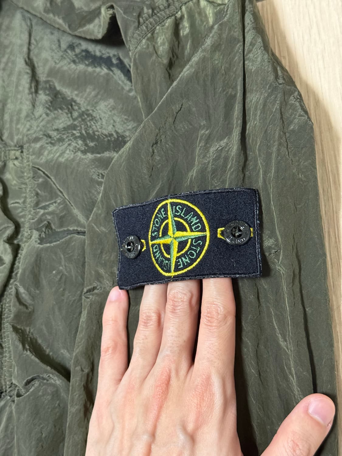 18ss 스톤아일랜드 나일론 메탈 오버셔츠 카키 L사이즈 상품이미지2