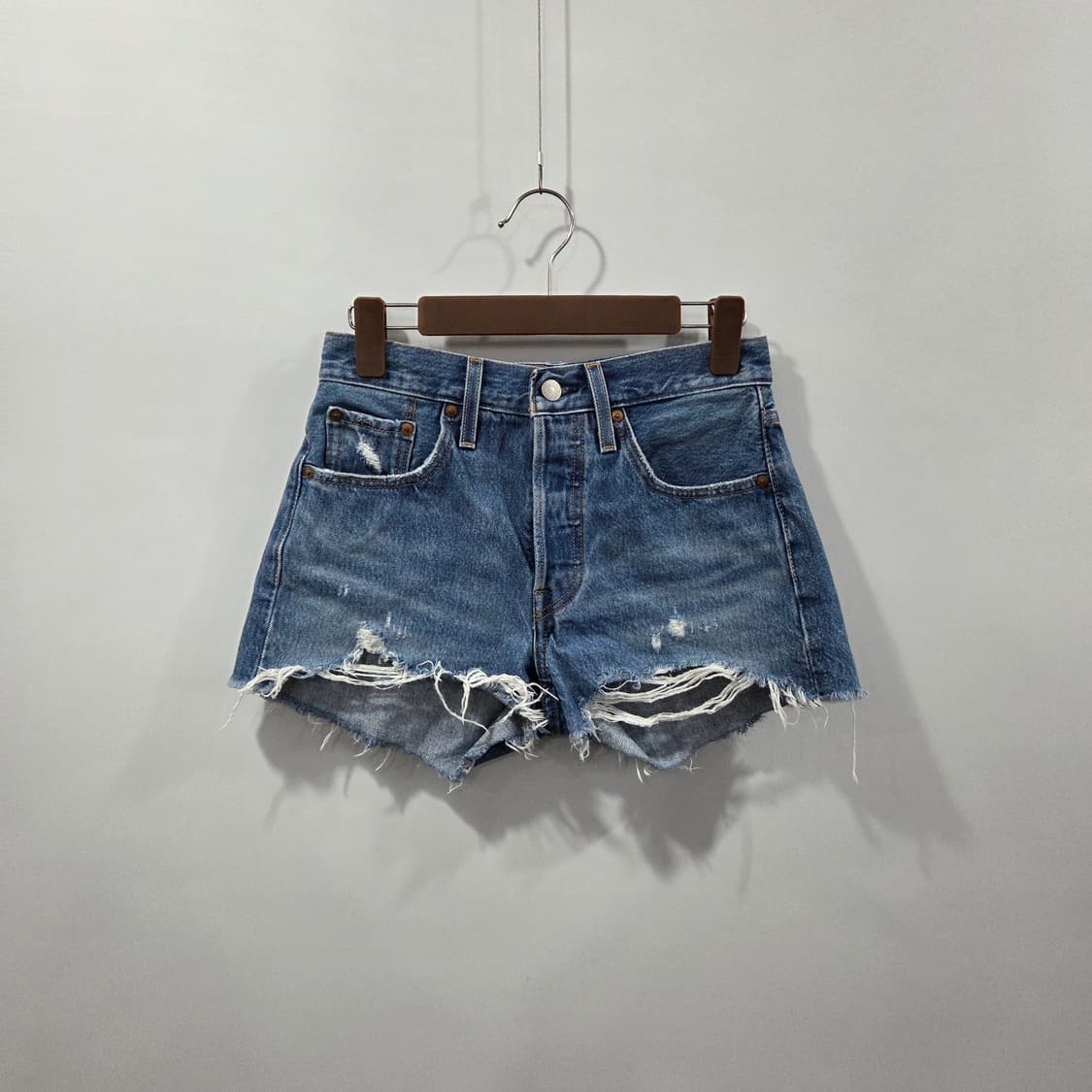 리바이스 501 빅E 프리미엄 우먼 핫팬츠 24 상품이미지1