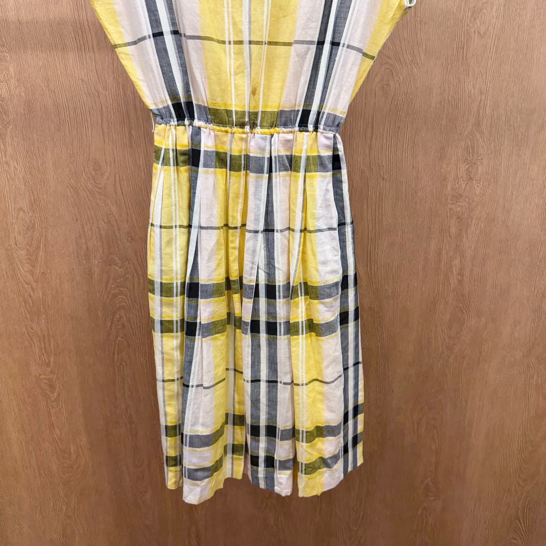꾸레쥬 라운드넥 슬리브리스 원피스 체크 패턴 숄더 버튼 디테일 옐로우 상품이미지5